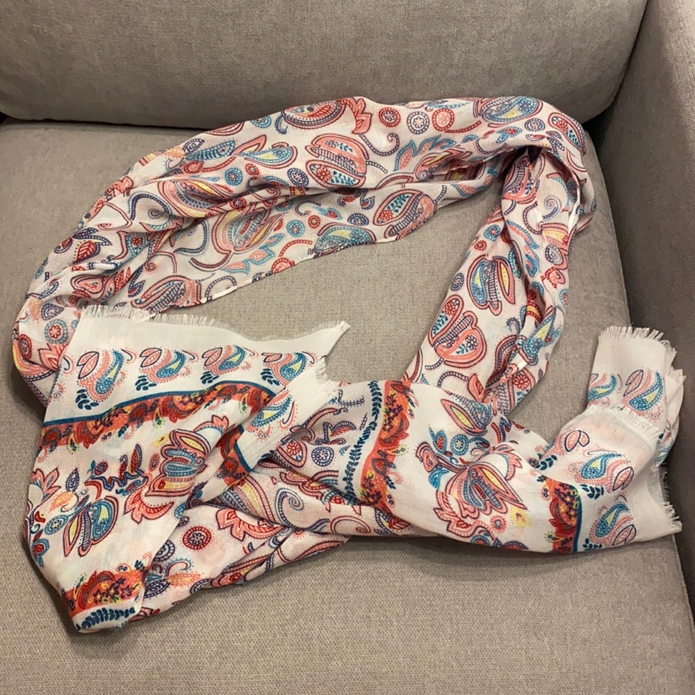 colorful scarf!